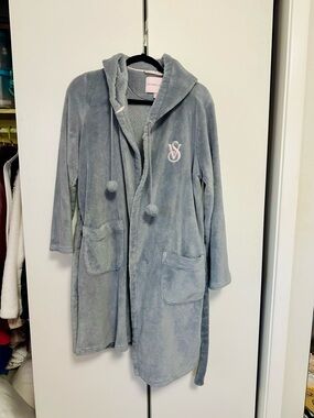 Victoria's Secret Plush Hooded Robe - Light Grey